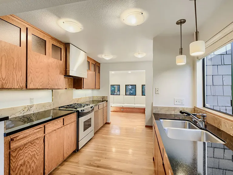 2532 E McGraw St — Photo 25