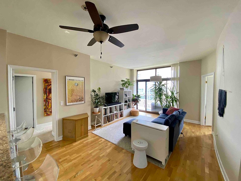 1st image of 1322 S Prairie Ave #1322