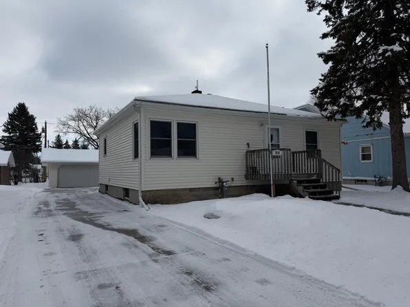 818 16th St N, Moorhead, MN 56560