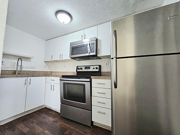5th image of 300 NW 84th Ter #300
