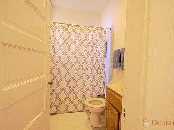 2nd image of 1462 Clay St #4A