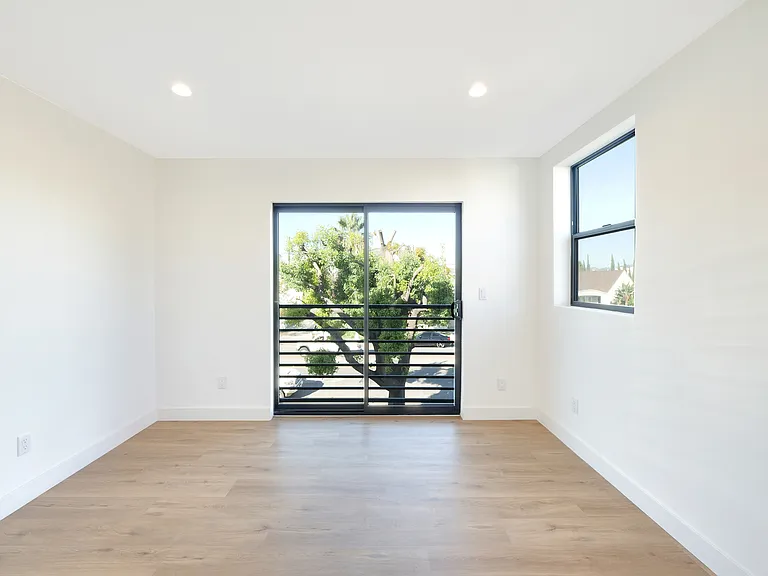 1858 S Redondo Blvd #5/6 — Photo 15