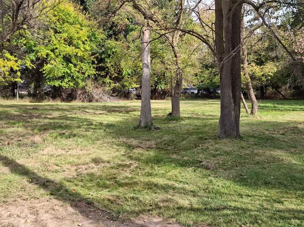 221 Hyatt Ln, Linden, MI 48451