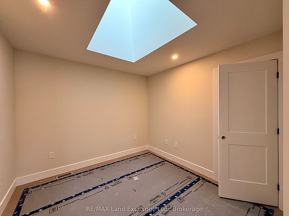 5th image of 617 Hilker St