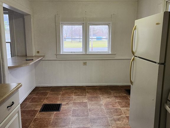 2nd image of 101 Cottage St #1