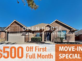 1129 Woods Rd, Forney, TX 75126