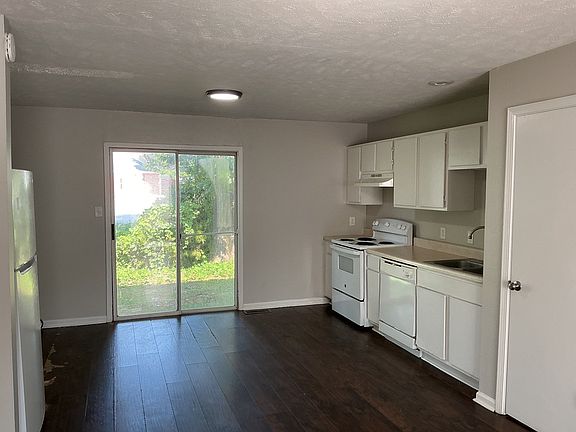 3rd image of 251 Tinker Hill Cv APT A