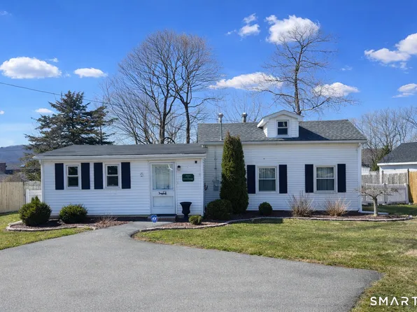 6 Lakeview Place, Middlefield, CT 06455