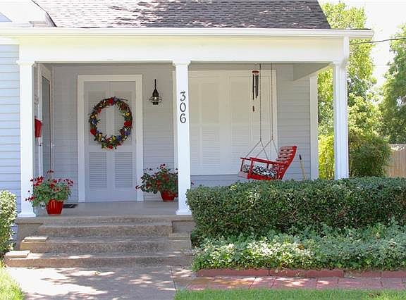 3rd image of 306 Brown St