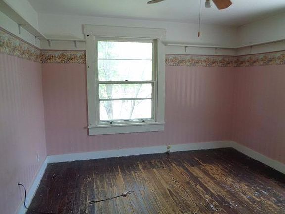 2nd image of 305 S 5th St