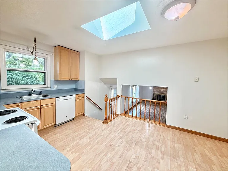 1160 Brentwood Ave — Photo 14