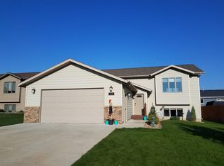 924 16th Ave E, Dickinson, ND 58601