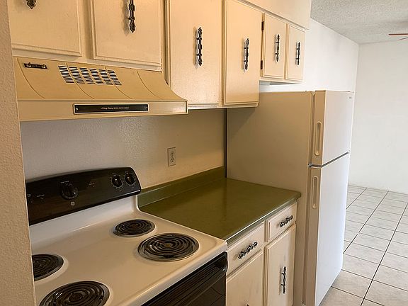 3rd image of 50 E Highline Cir Unit 201