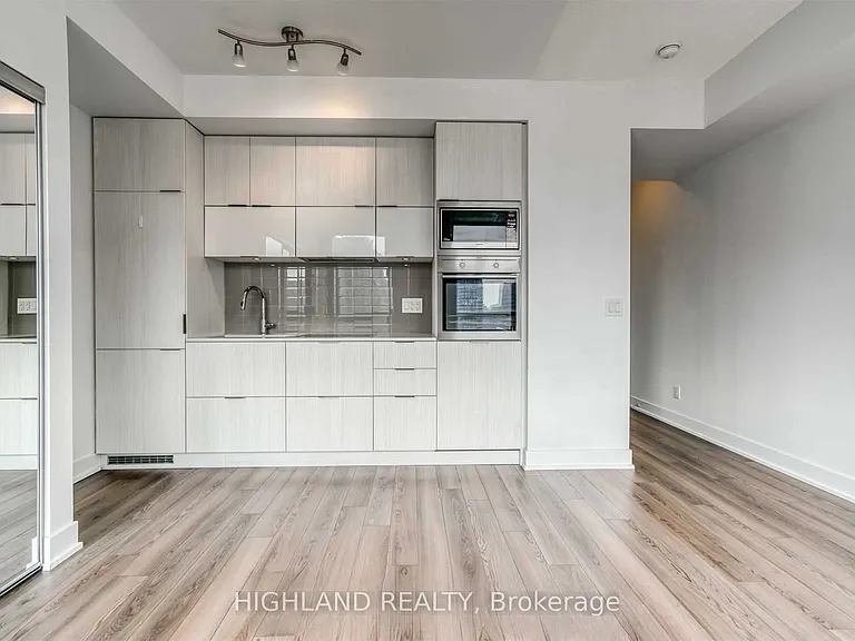 318 Richmond St W #1705 — Photo 6