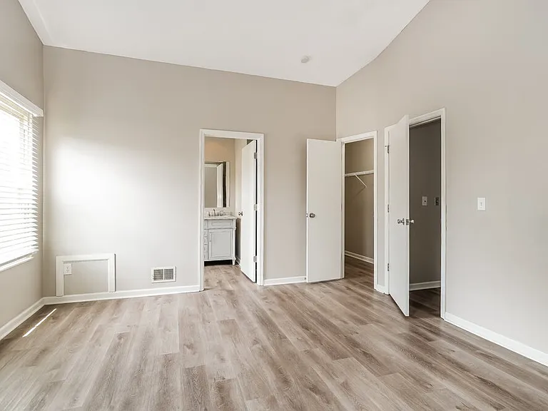 1127 Crestview St — Photo 14
