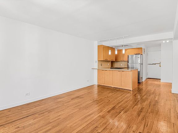 5th image of 229 E 28th St APT 4A