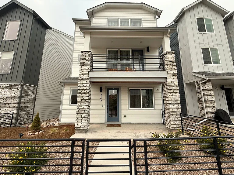 2143 Arikaree Hts — Photo 3