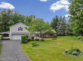 3708 Hideaway Ct, Brighton, MI 48114