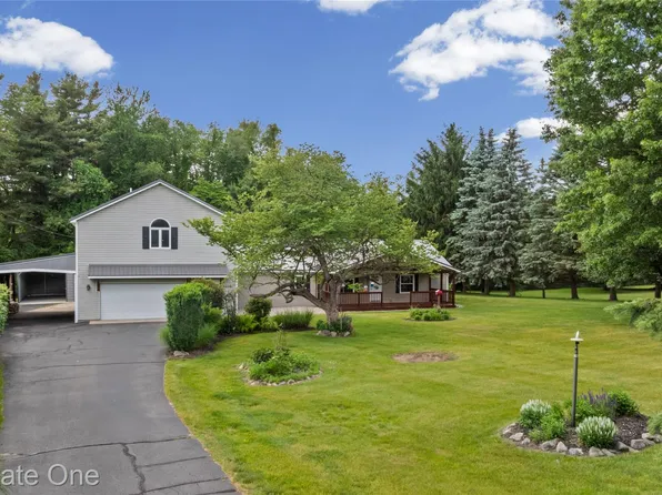 3708 Hideaway Ct, Brighton, MI 48114