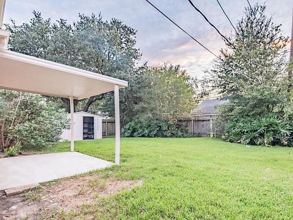 4th image of 2910 Blueberry Ln