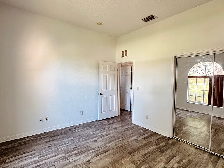 449 Bay Leaf Dr — Photo 9