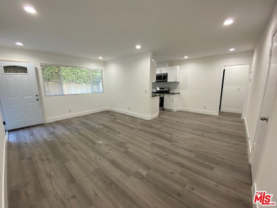 1st image of 843 N Orange Dr #2