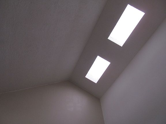 5th image of 908 Pearl St APT 204