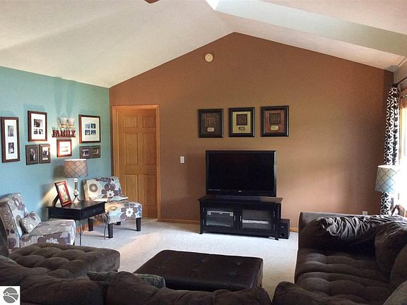4th image of 846 Francis Dr