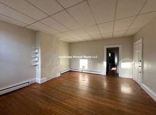 179 1/2 Harvard St #2, Cambridge, MA 02139