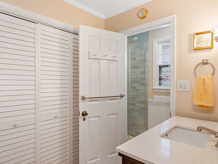 106 Kingsbridge Rd — Photo 22