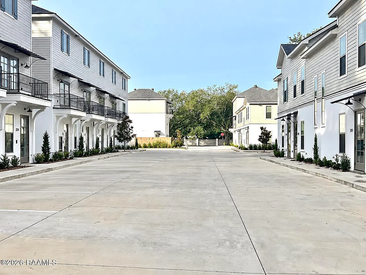 2 bed, 2.5 bath, 1060 sqft, $2,250 — Photo 3