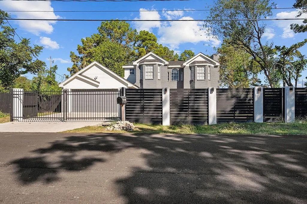 5 bed, 3.5 bath, 2561 sqft, $3,500 — Photo 1