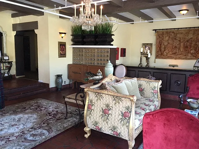Chateau Alto Nido Apartments — Photo 17