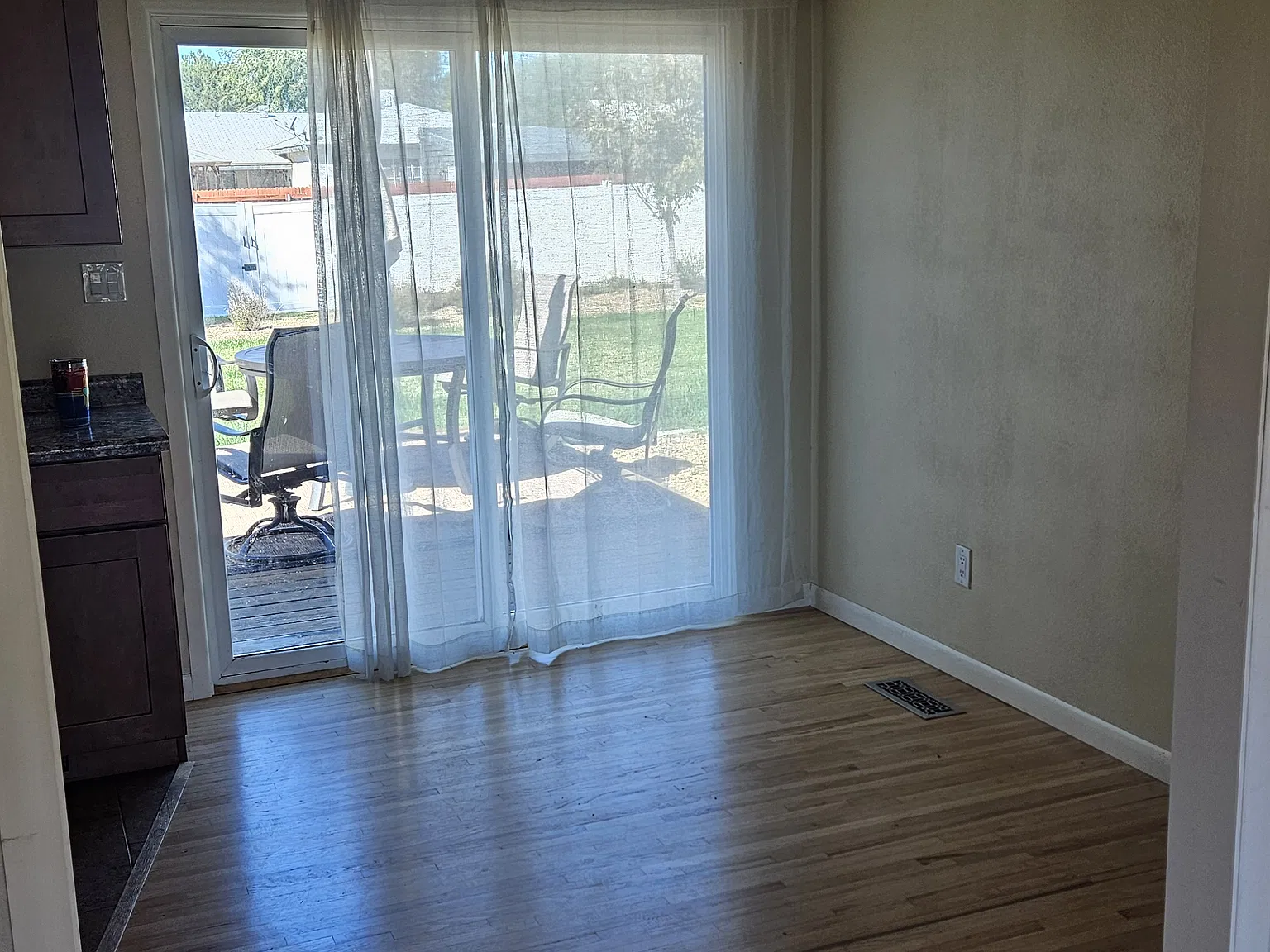 2 bed, 950 sqft, $1,500 — Photo 2