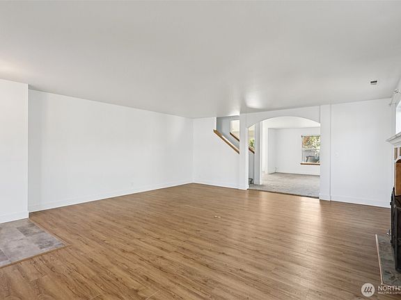 5th image of 114 Weaver Street NE