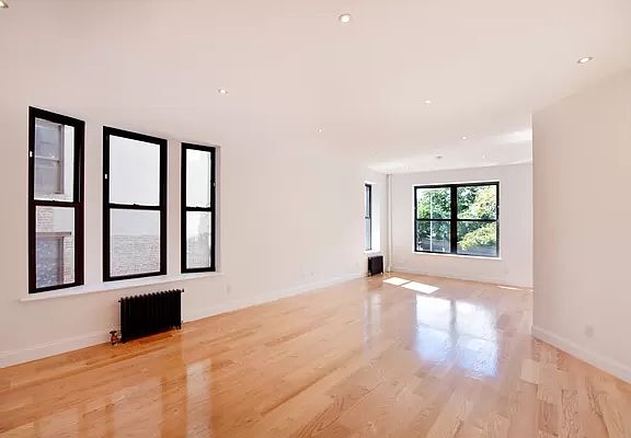 3rd image of 640 W 139th St #8
