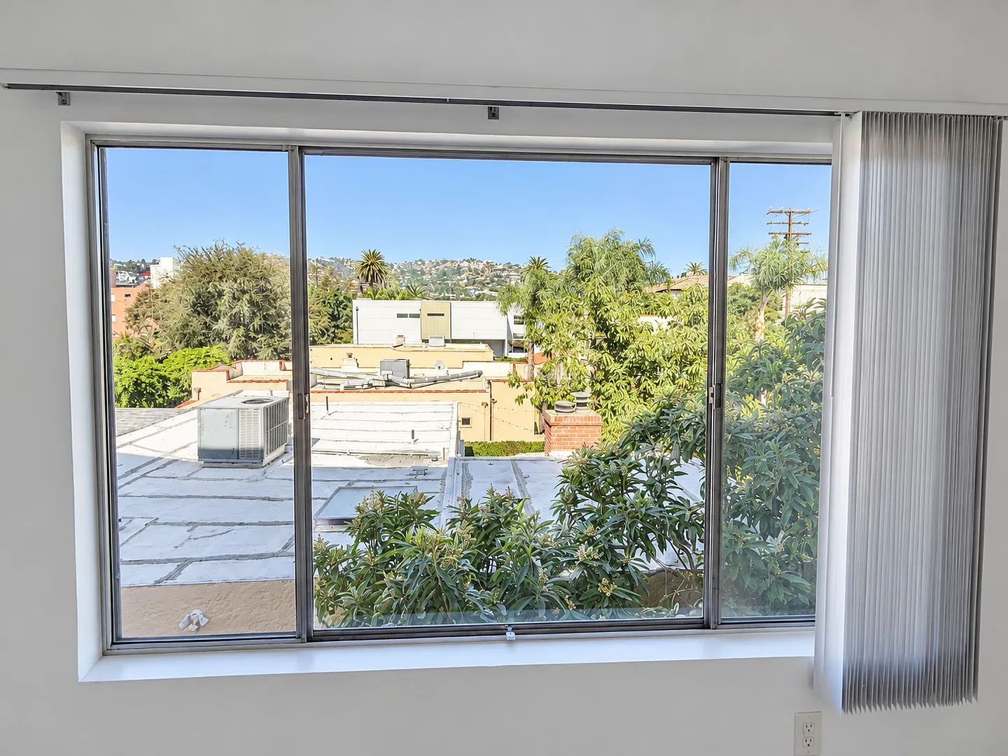 650 Westbourne Drive — Photo 4