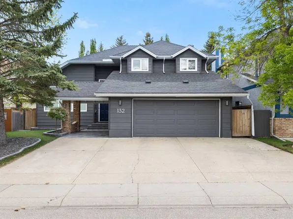132 E Woodhaven Rd SW, Calgary, AB T2W 5N7