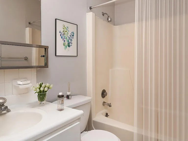 Englewood Villas & Residences — Photo 12