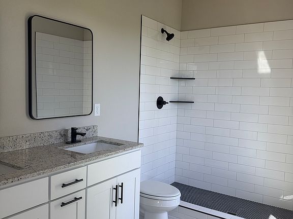5th image of 77 Shetland Dr