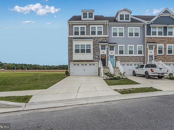 3rd image of 36035 Auburn Way