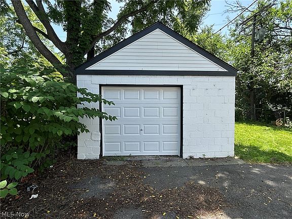 5th image of 8910 Harris Ave