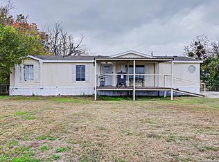 1438 Country, Marion, TX 78124