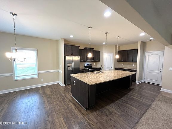 5th image of 335 Glade Dr