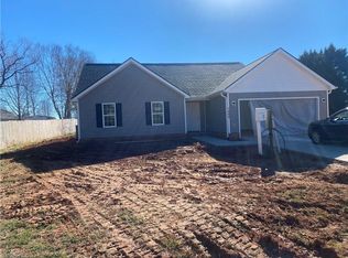 5008 Oak Garden Dr, Kernersville, NC 27284