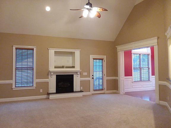 Family room with Gas logs