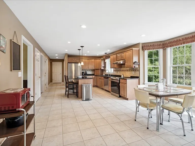 47 Skyview Dr — Photo 4