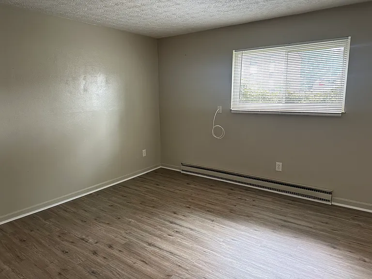 5476 Southgate Blvd — Photo 11