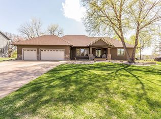 1620 E Rushmore Dr, Brandon, SD 57005