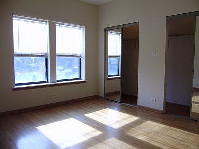 4th image of 2950 W Montrose Ave #1